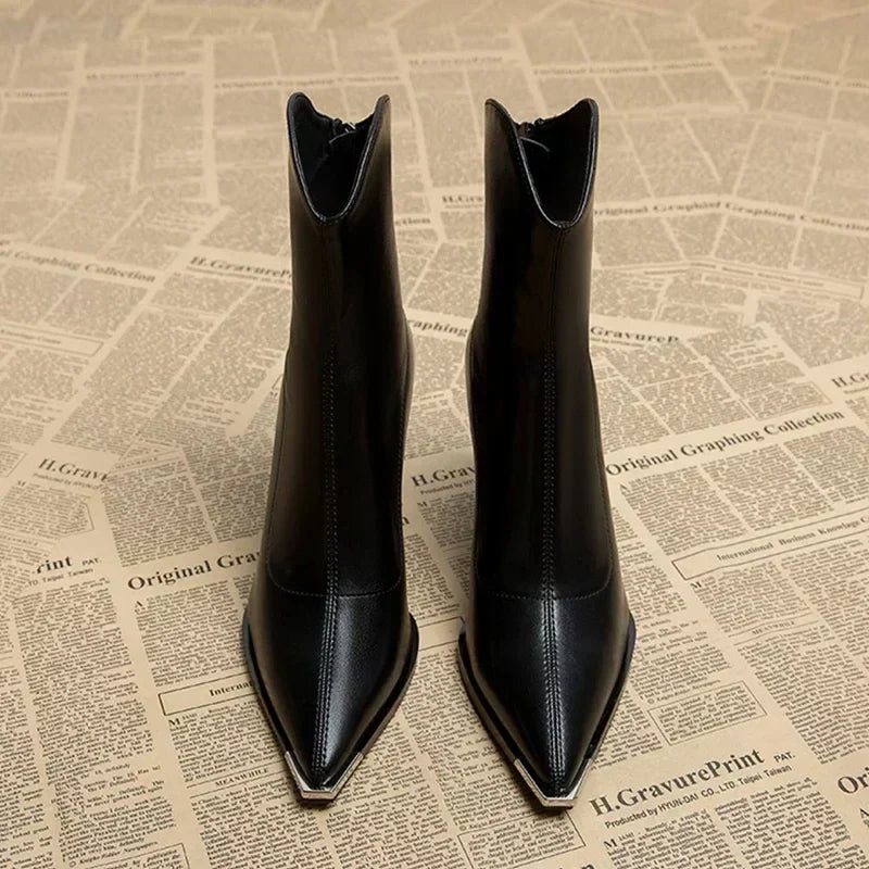 Halldis | Women Pointed Block Heeled Boots