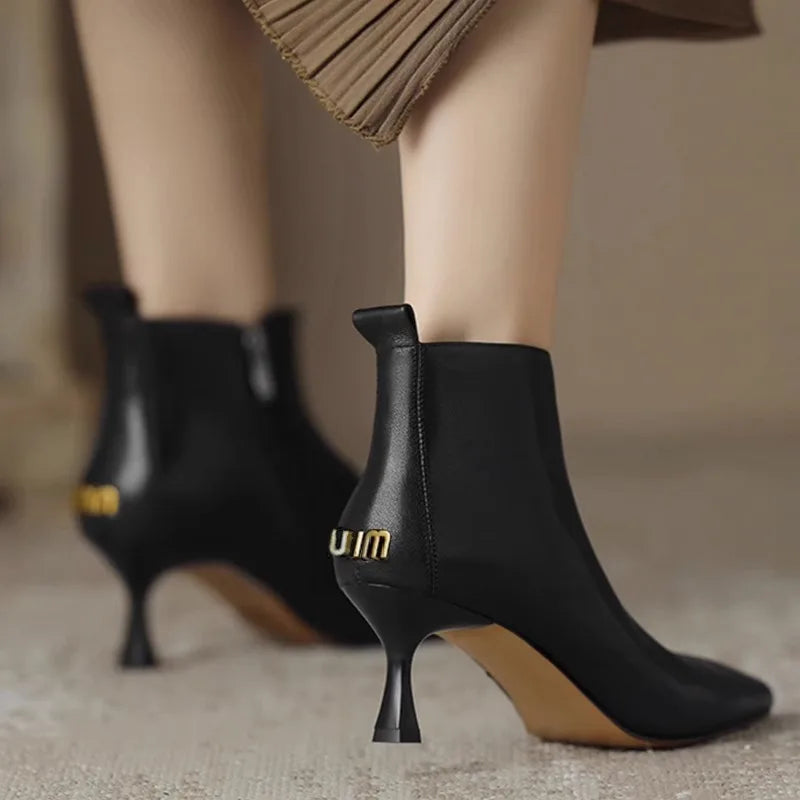 Yrja | Women Pointed Kitten Heeled Boots