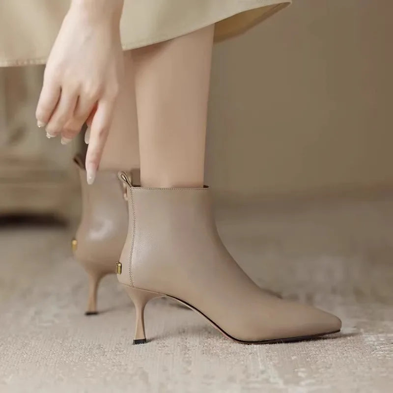 Yrja | Women Pointed Kitten Heeled Boots