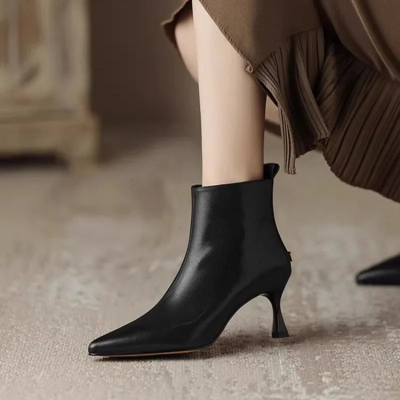 Yrja | Women Pointed Kitten Heeled Boots