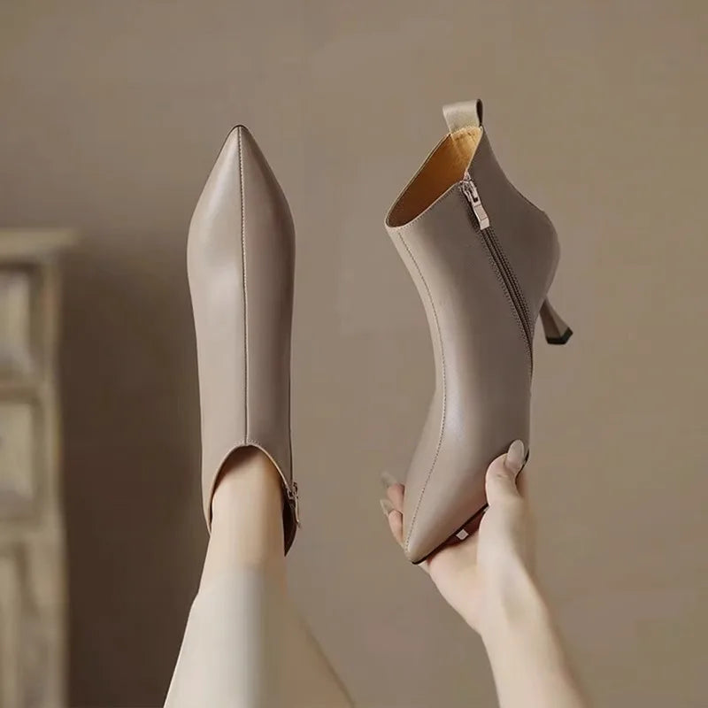 Yrja | Women Pointed Kitten Heeled Boots